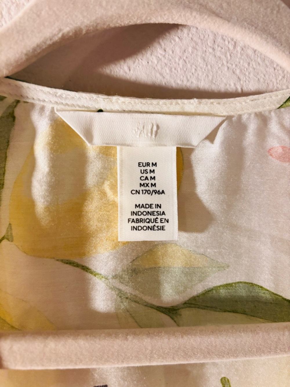 H&M Lemon-Print Puff Sleeve Blouse – Size M - Picture 4 of 9